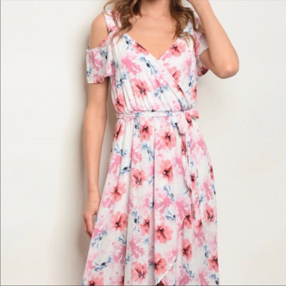 LARGE - OFF WHITE COLD SHOULDER FLORAL MAXI DRESS